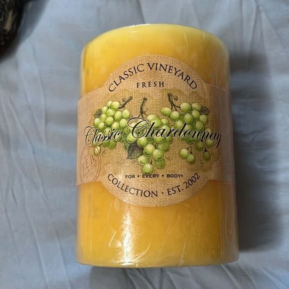 Glass wine decor & classic Chardonnay candle with holder - Picture 8 of 13